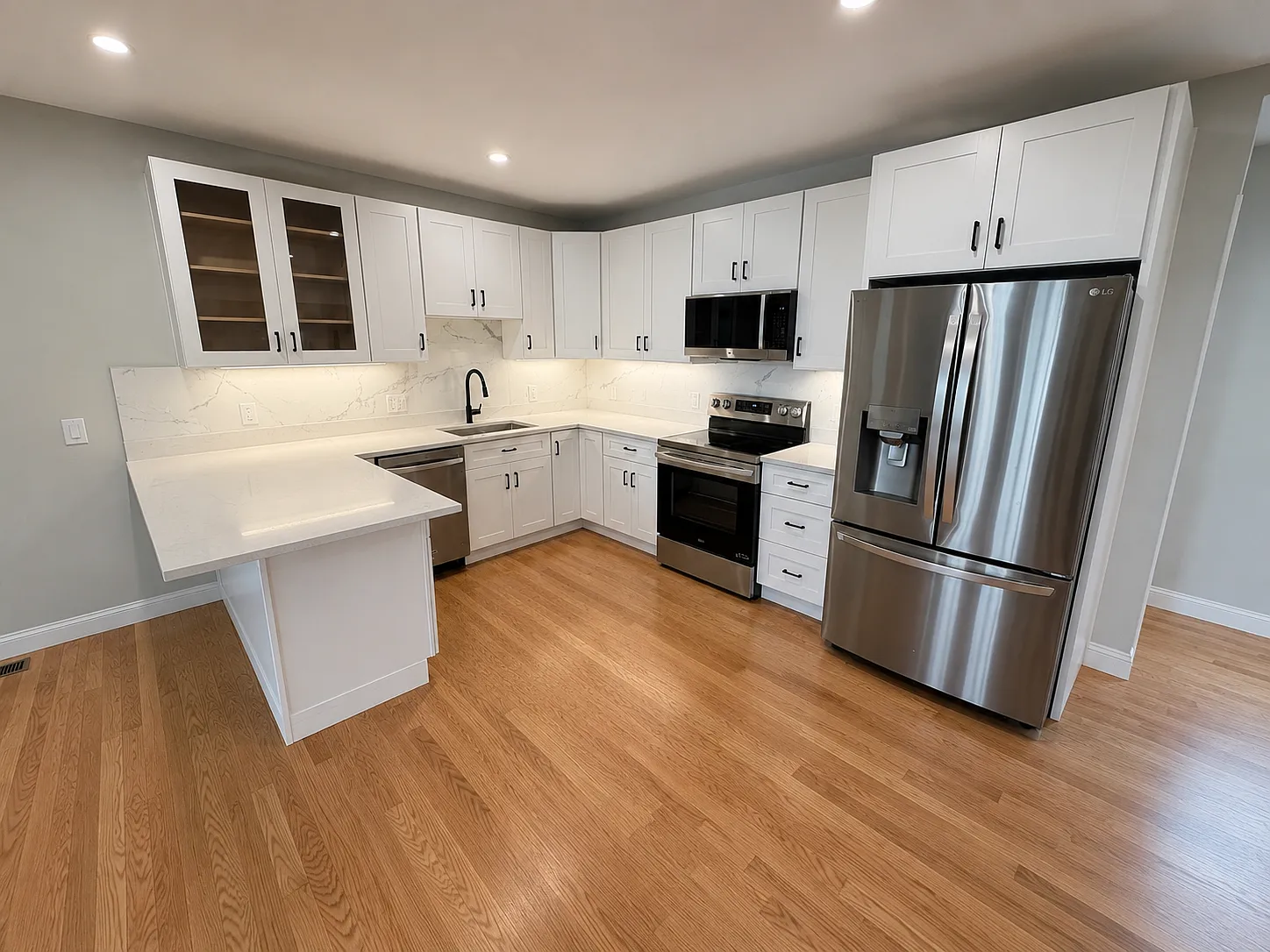 12 bed, 4100 sqft, $21,450 — Photo 2