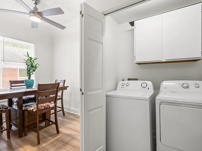 206 E Geer St — Photo 14
