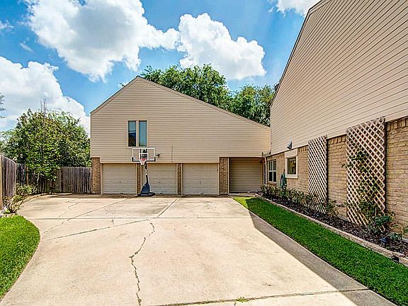 4th image of 2119 Ashgrove Dr
