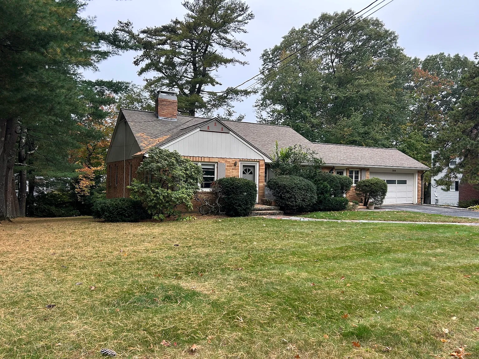 3 bed, 1.5 bath, 2308 sqft, $4,800 — Photo 3