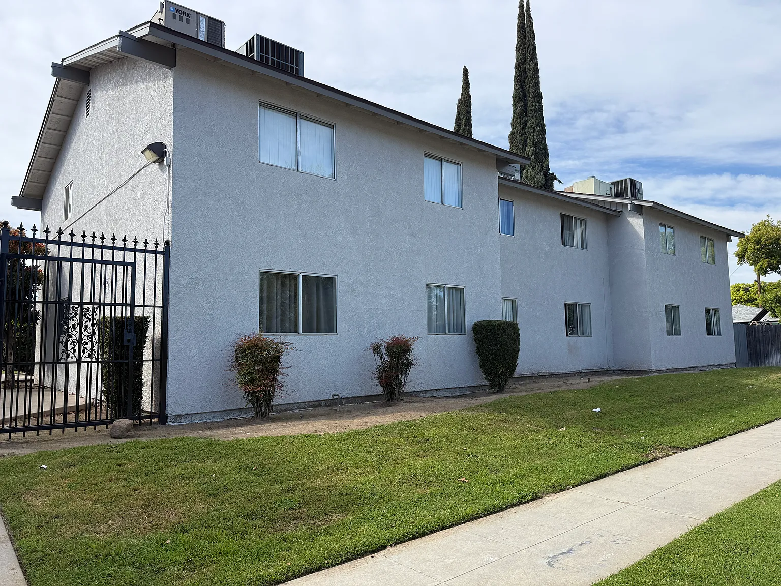 2 bed, 800 sqft, $1,400 — Photo 1