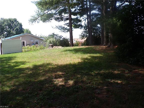 3rd image of 1708 Dogwood Cir