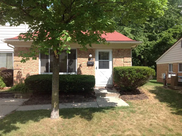 1400 Laurel Valley Dr #1, Waterford, MI 48327