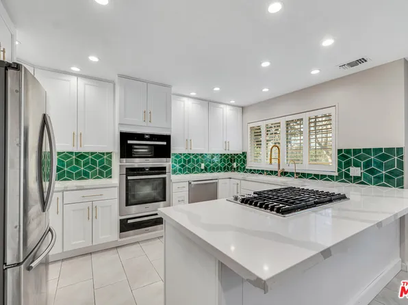 20950 Oxnard St APT 34, Woodland Hills, CA 91367