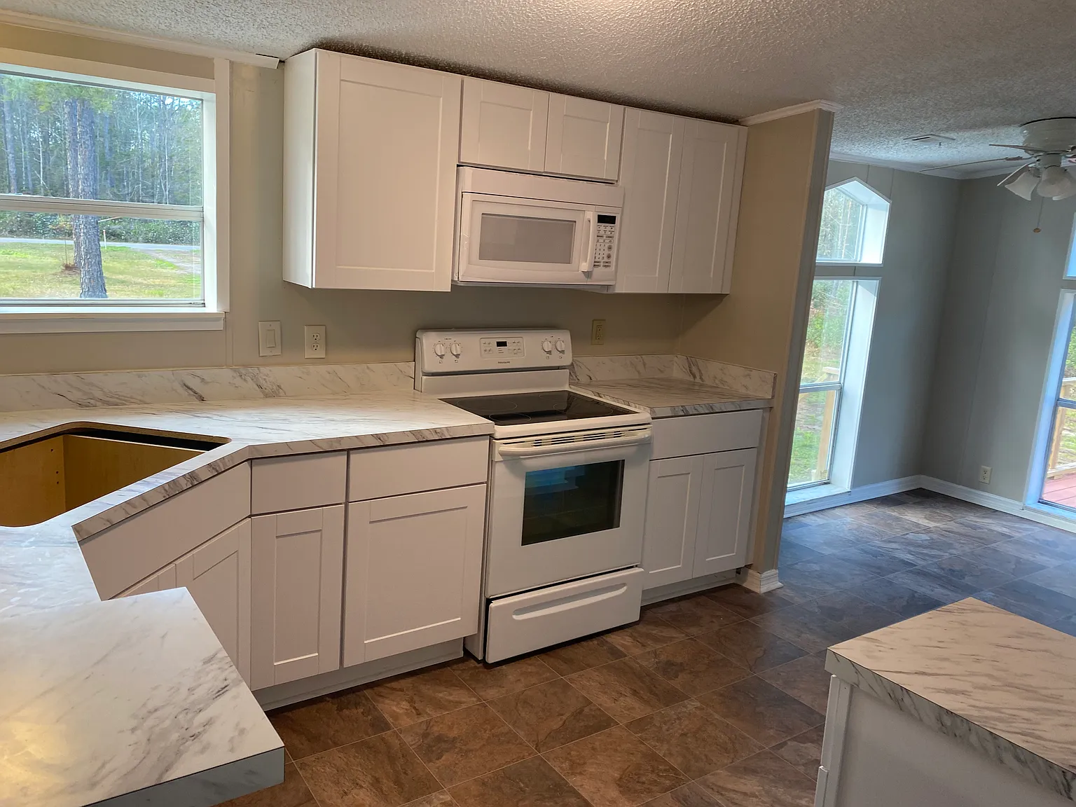 3 bed, 1296 sqft, $2,150 — Photo 4