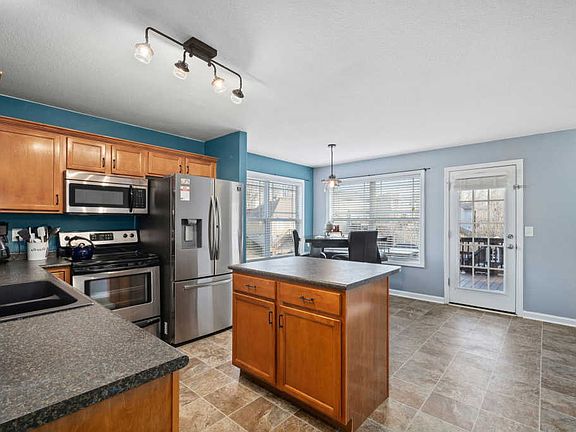 5th image of 604 Hidden Valley Dr
