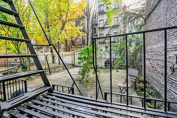 Sold by Level Group | media 14