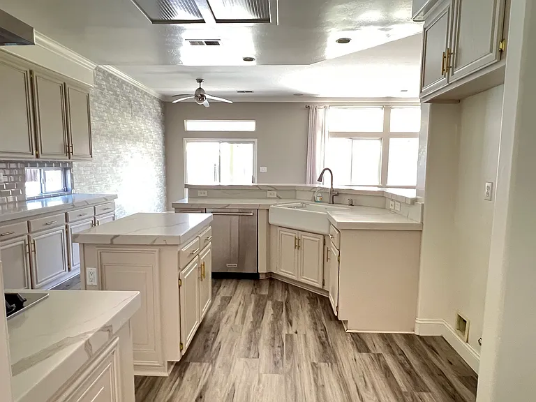 10901 Adobe Creek Ct — Photo 5