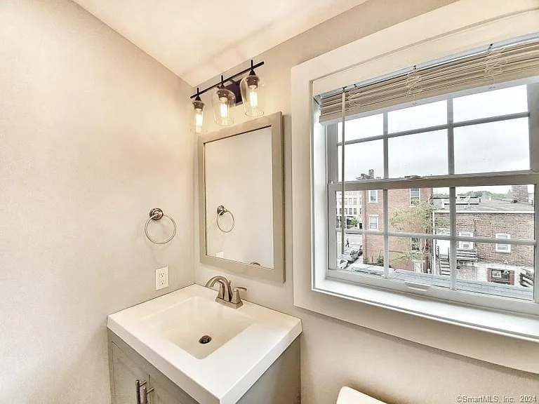 5 Isaacs St #3A — Photo 5