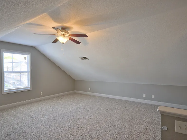 404 Leslie Wood Dr — Photo 38