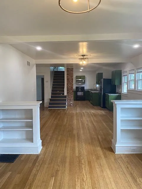 5 bed, 2.5 bath, $3,400 — Photo 3