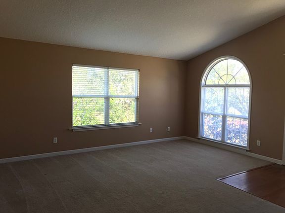 3rd image of 30 Silver Bluff Dr