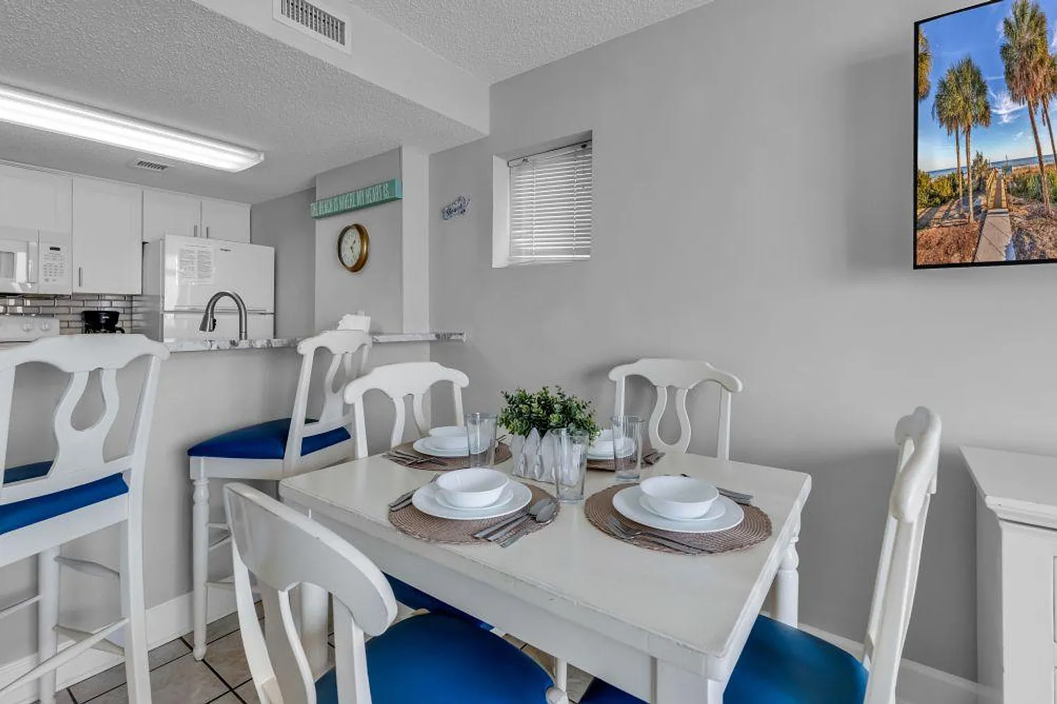 2 bed, 2.0 bath, 807 sqft, $5,302 — Photo 4
