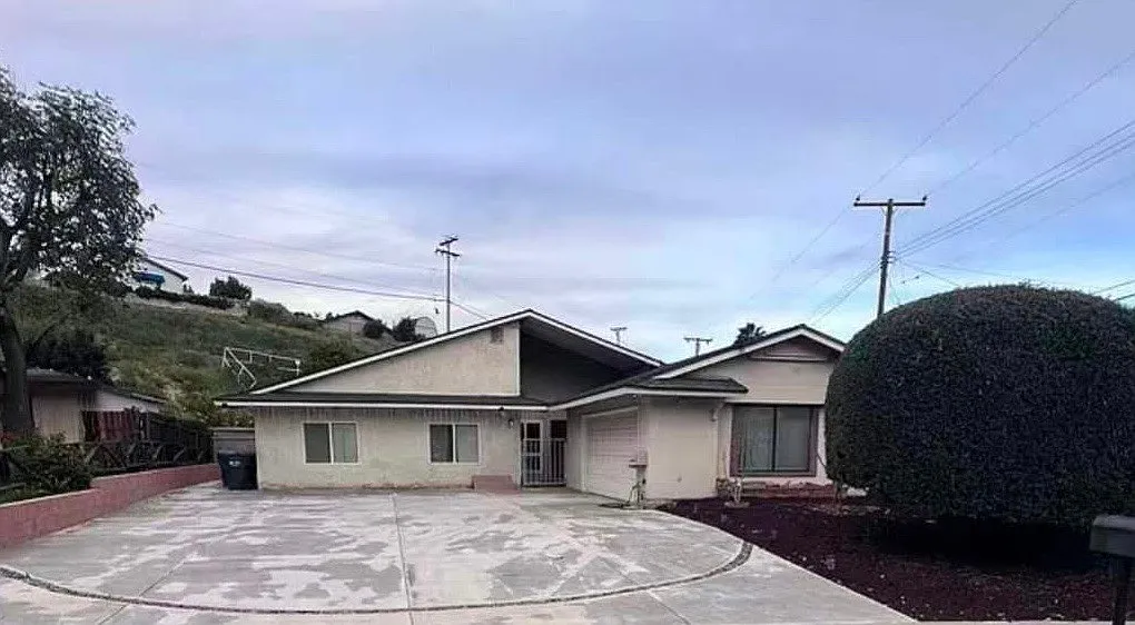 Building Photo - 2362 Cuatro Dr