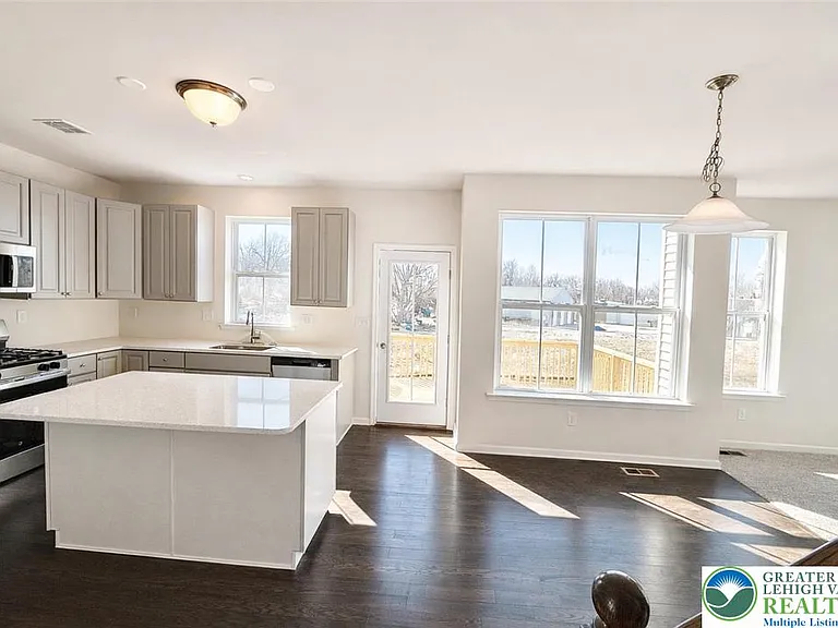 3740 Samantha Ln — Photo 6