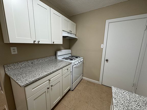 4th image of 8154 Vardaman Dr