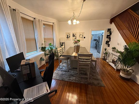 5th image of 129 E Beech St