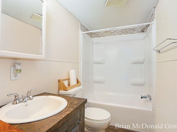 5th image of 2295 W 136th St