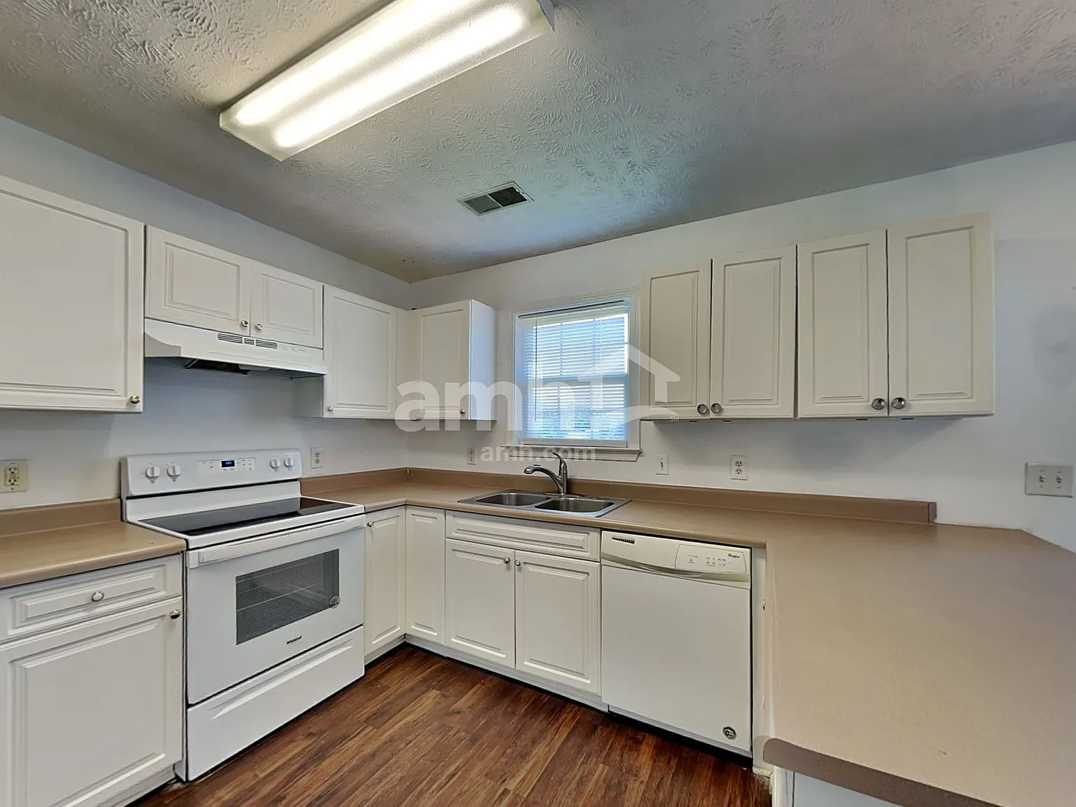 3 bed, 2.5 bath, 1400 sqft, $2,035 — Photo 4