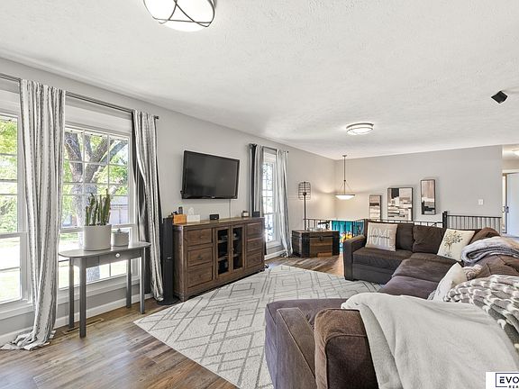 3rd image of 4932 Bernadette Ave