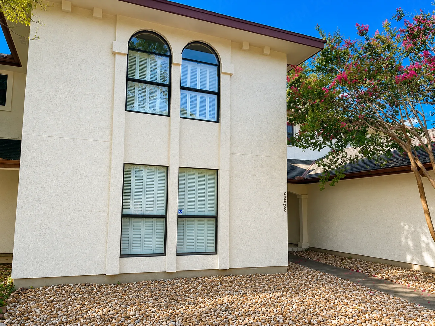 Move-In Special. 1 Month Free Rent with a 12-month lease — Photo 3