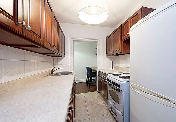 3rd image of 29 E 28th St #4