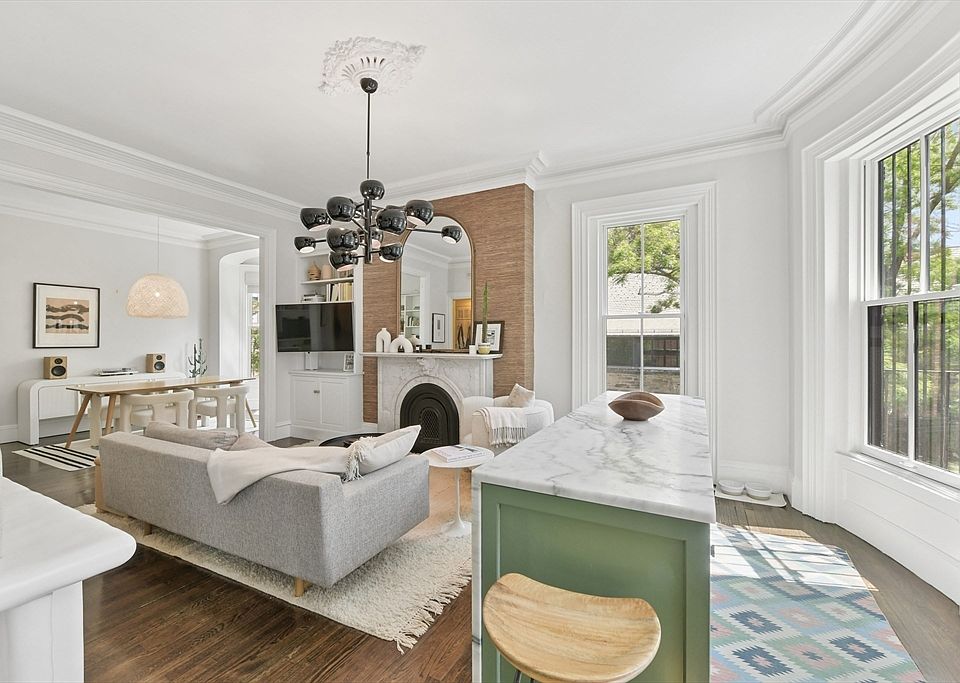 1st image of 748 Tremont St #2