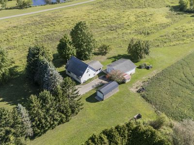 19785 S Lakeside Rd, Three Oaks, MI, 49117