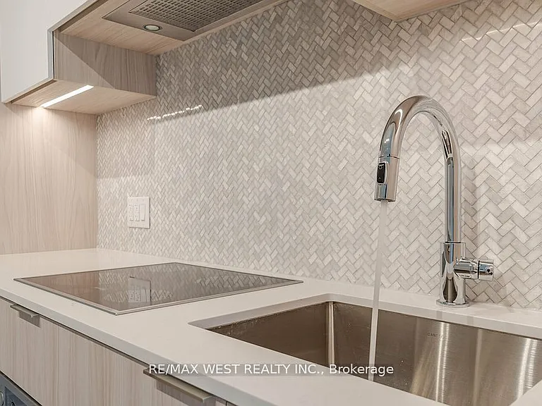 123 Portland St #403 — Photo 11
