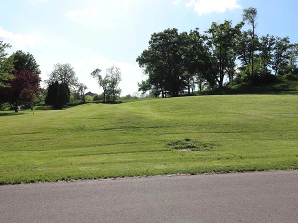 2-2 Hidden Meadows Dr, Dubuque, IA 52002