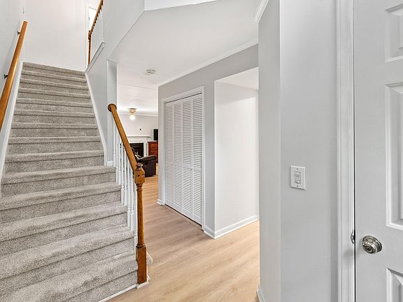 2nd image of 305 Broad Leaf Cir