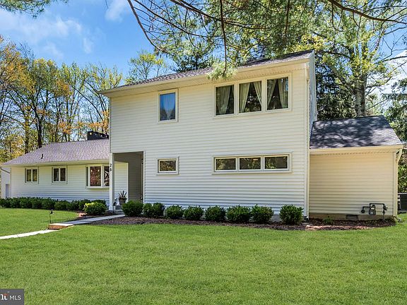 3rd image of 26 Herrontown Cir