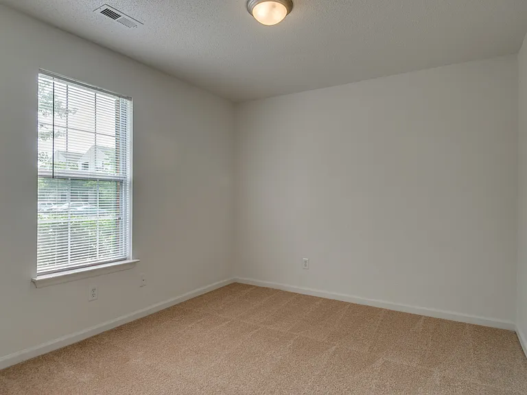 Crestview Apartments — Photo 38