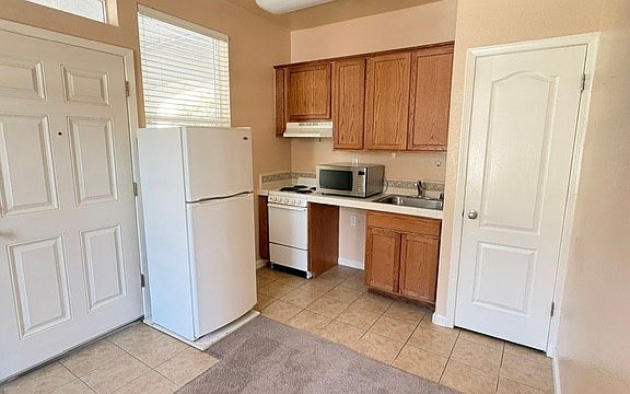 4th image of 1561 Jainine St
