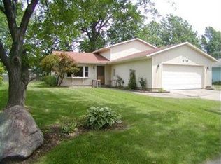 620 Carol Ln, Elyria, OH 44035