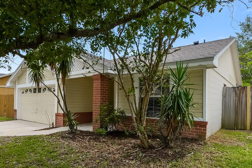 3 bed, 2.0 bath, 1201 sqft, $3,040 — Photo 3