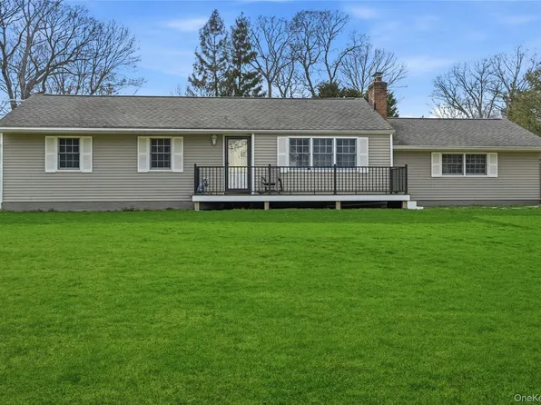 8 Kemswick Drive, Stony Brook, NY 11790