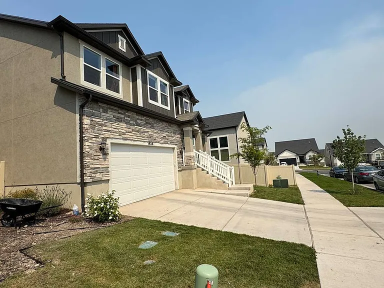 1434 W Boseman Way — Photo 2
