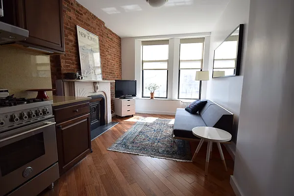 Rented by Rolling Stone Realty LLC | media 23