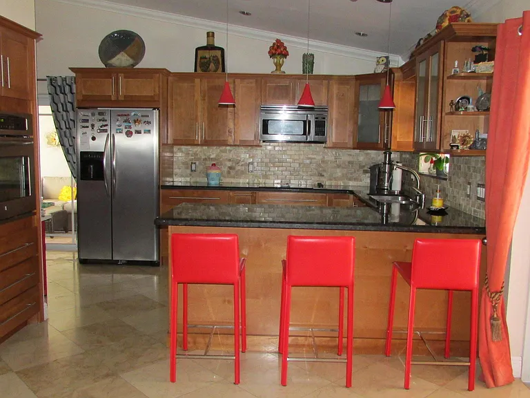 9660 SW 145th Pl — Photo 3