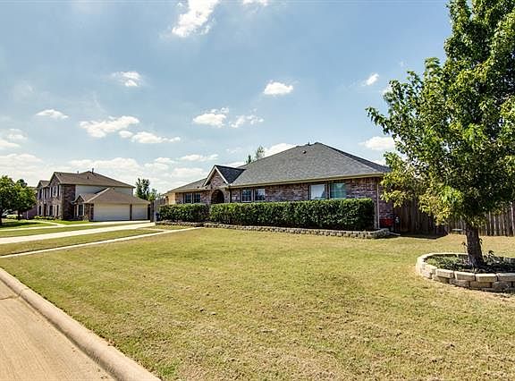 2nd image of 1021 Canyon Dr
