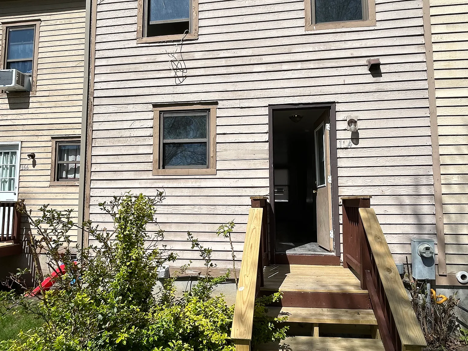 3 bed, 1.5 bath, 1044 sqft, $1,975 — Photo 2