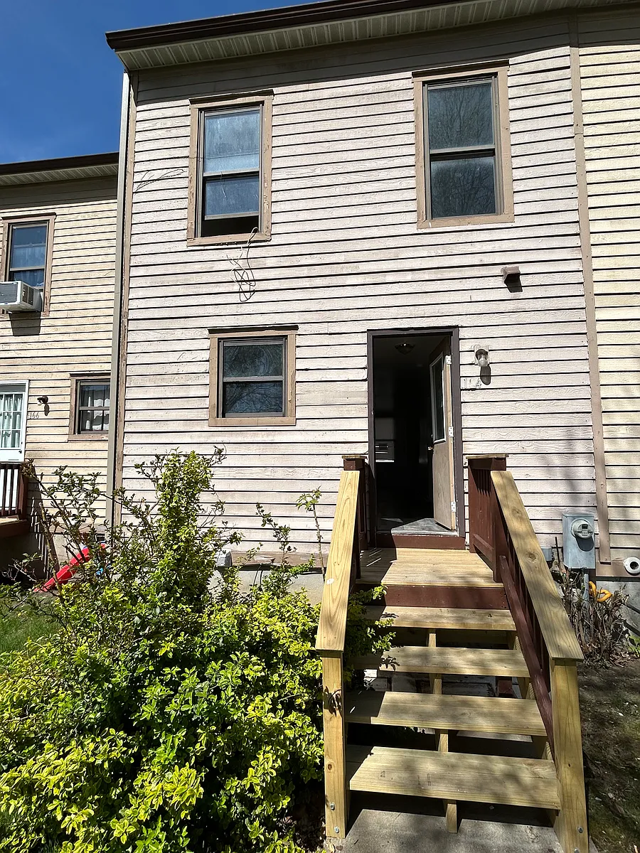 Building Photo - 164 S Pearl St