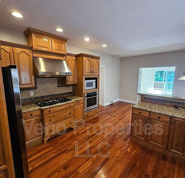 5 Brighton Ct — Photo 2