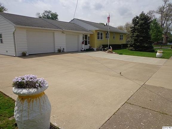 Home for Sale in Quincy, IL $89,900