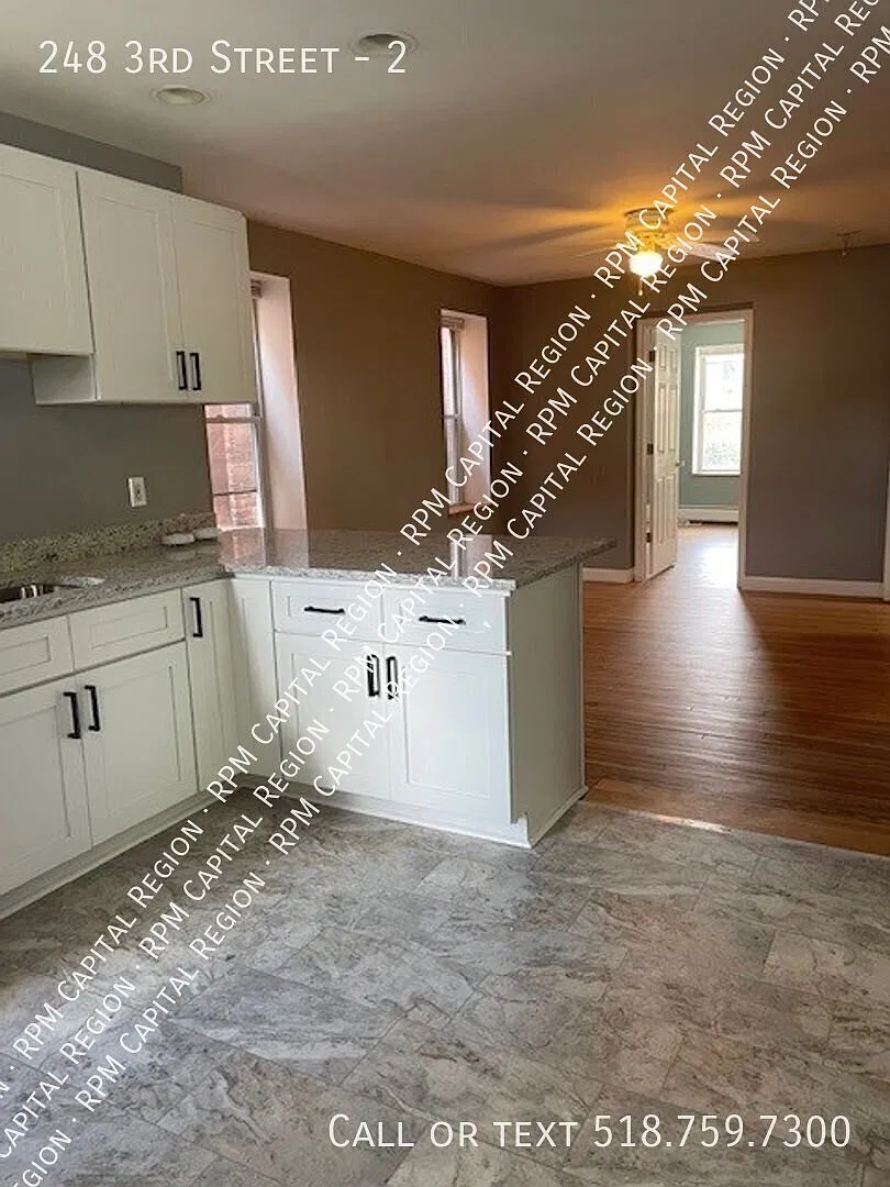Updated Apartment in Convenient Troy Location — Photo 3