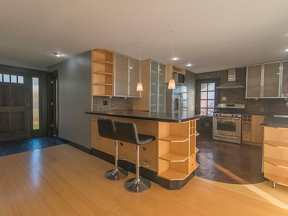 5th image of 6105 23rd Ave S #A