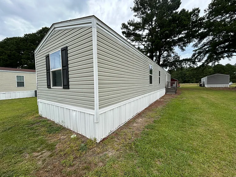 1120 Victoria St — Photo 2