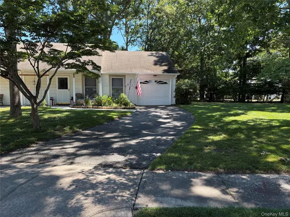 152B Laurance Lane, Ridge, NY 11961
