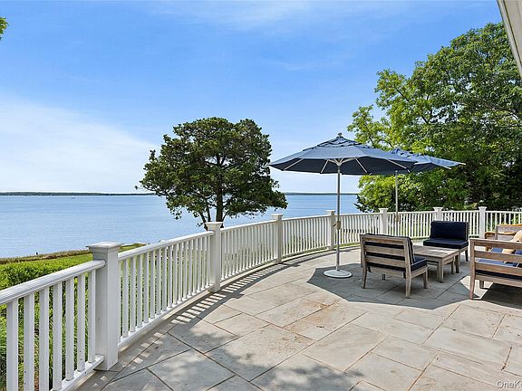 3rd image of 1497 Peconic Bay Boulevard